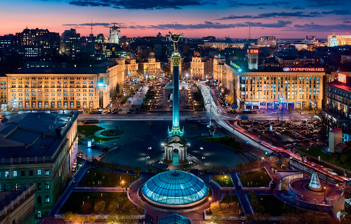 Top-free entertainment in Kiev!